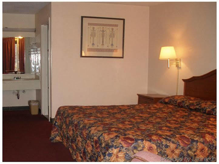 Red Carpet Inn - Augusta Room photo